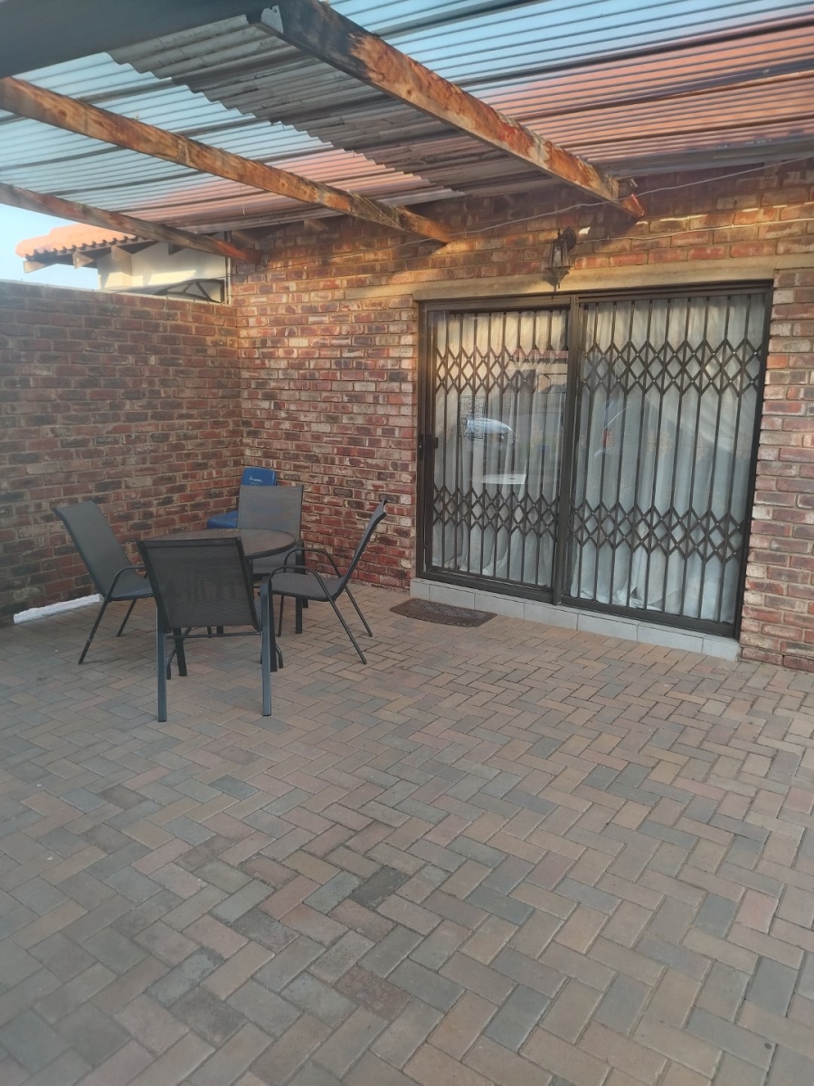 3 Bedroom Property for Sale in Flamwood North West